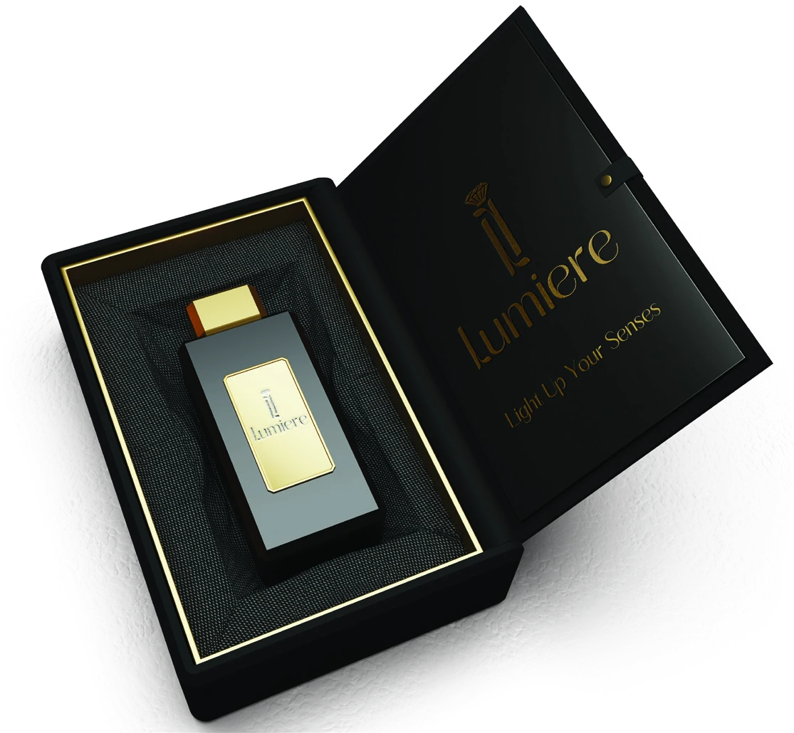 Lumiere: black presentation box and perfume bottle.